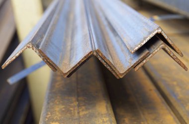 Metal profil açısı depodaki paketlerine metal ürünleri, Rusya Federasyonu