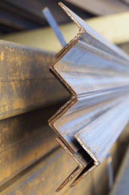 Metal profil açısı depodaki paketlerine metal ürünleri, Rusya Federasyonu