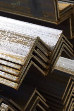 Metal profil açısı depodaki paketlerine metal ürünleri, Rusya Federasyonu