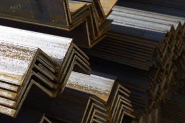 Metal profil açısı depodaki paketlerine metal ürünleri, Rusya Federasyonu