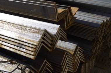 Metal profil açısı depodaki paketlerine metal ürünleri, Rusya Federasyonu