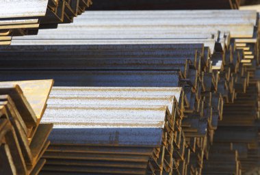 Metal profil açısı depodaki paketlerine metal ürünleri, Rusya Federasyonu