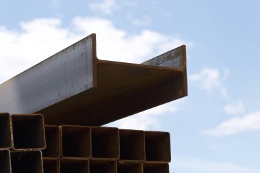 Metal profil kiriş depodaki paketlerine metal ürünleri, Rusya Federasyonu