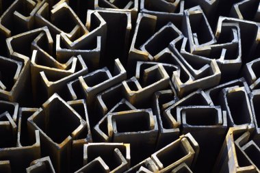 Metal profil kanal depodaki paketlerine metal ürünleri, Rusya Federasyonu