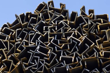 Metal profil kanal depodaki paketlerine metal ürünleri, Rusya Federasyonu