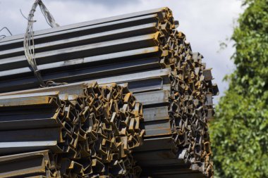 Metal profil kanal depodaki paketlerine metal ürünleri, Rusya Federasyonu