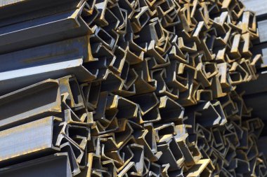 Metal profil kanal depodaki paketlerine metal ürünleri, Rusya Federasyonu