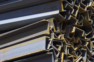 Metal profil kanal depodaki paketlerine metal ürünleri, Rusya Federasyonu