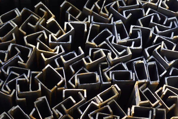 Metal profil kanal depodaki paketlerine metal ürünleri, Rusya Federasyonu