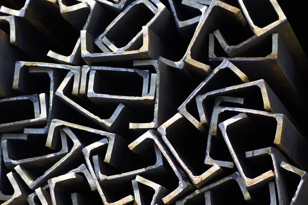 Metal profil kanal depodaki paketlerine metal ürünleri, Rusya Federasyonu