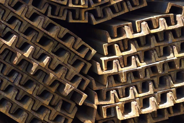 Metal profil kanal depodaki paketlerine metal ürünleri, Rusya Federasyonu