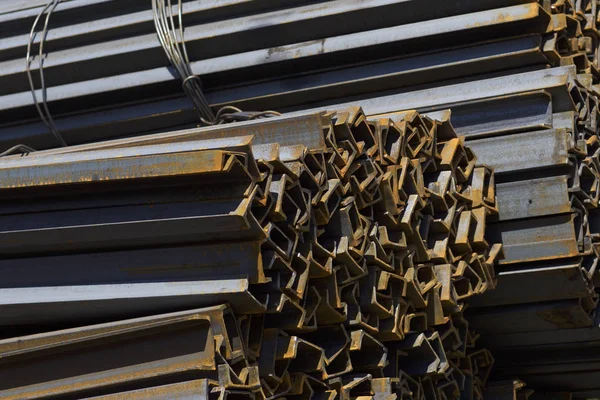 Metal profil kanal depodaki paketlerine metal ürünleri, Rusya Federasyonu