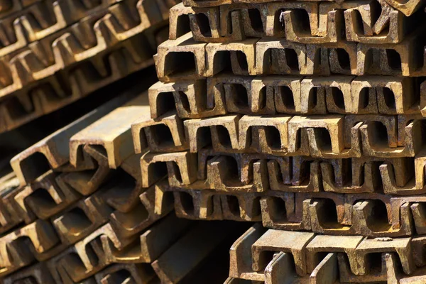 Metal profil kanal depodaki paketlerine metal ürünleri, Rusya Federasyonu