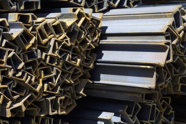 Metal profil kanal depodaki paketlerine metal ürünleri, Rusya Federasyonu