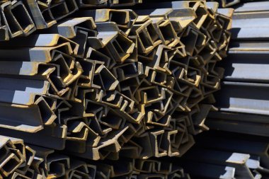 Metal profil kanal depodaki paketlerine metal ürünleri, Rusya Federasyonu