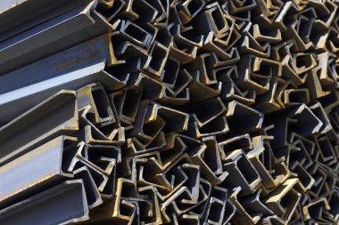 Metal profil kanal depodaki paketlerine metal ürünleri, Rusya Federasyonu