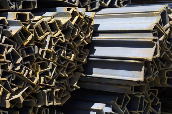 Metal profil kanal depodaki paketlerine metal ürünleri, Rusya Federasyonu