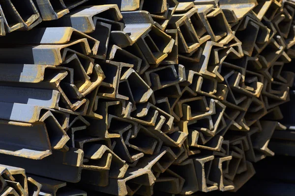 Metal profil kanal depodaki paketlerine metal ürünleri, Rusya Federasyonu