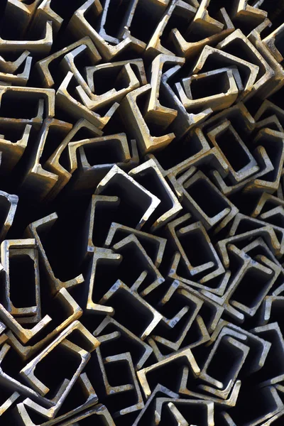 Metal profil kanal depodaki paketlerine metal ürünleri, Rusya Federasyonu