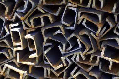 Metal profil kanal depodaki paketlerine metal ürünleri, Rusya Federasyonu