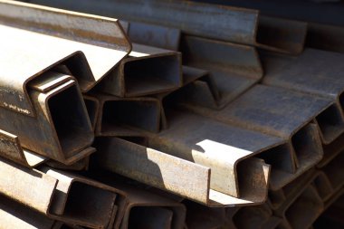 Metal profil kanal depodaki paketlerine metal ürünleri, Rusya Federasyonu