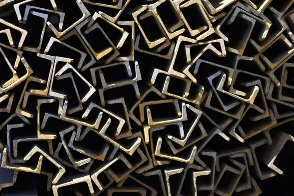 Metal profil kanal depodaki paketlerine metal ürünleri, Rusya Federasyonu