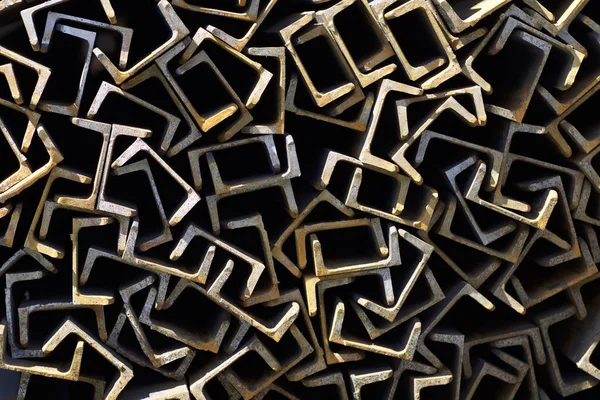 Metal profil kanal depodaki paketlerine metal ürünleri, Rusya Federasyonu