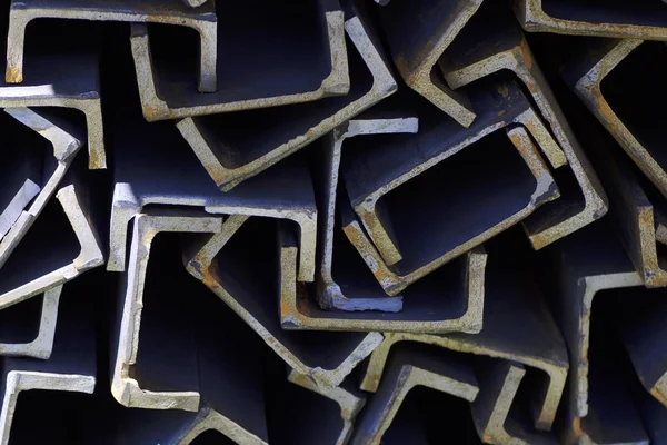 Metal profil kanal depodaki paketlerine metal ürünleri, Rusya Federasyonu