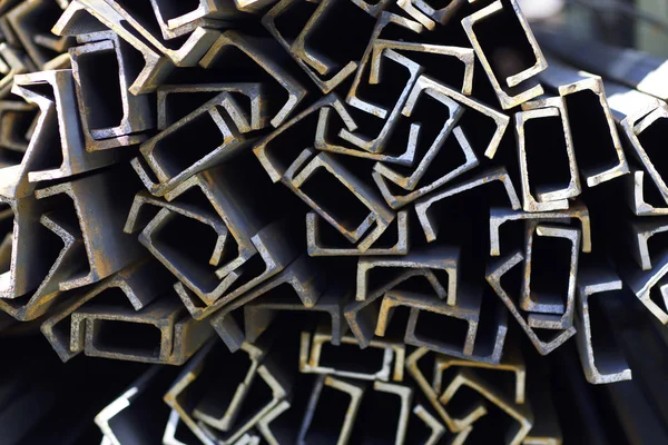 Metal profil kanal depodaki paketlerine metal ürünleri, Rusya Federasyonu