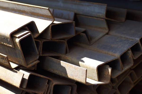 Metal profil kanal depodaki paketlerine metal ürünleri, Rusya Federasyonu