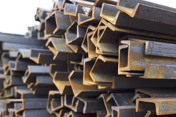 Metal profil kanal depodaki paketlerine metal ürünleri, Rusya Federasyonu