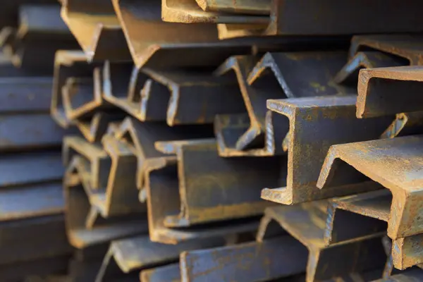 Metal profil kanal depodaki paketlerine metal ürünleri, Rusya Federasyonu