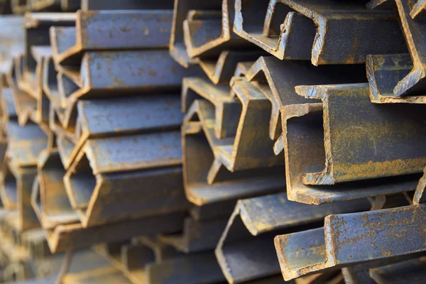 Metal profil kanal depodaki paketlerine metal ürünleri, Rusya Federasyonu