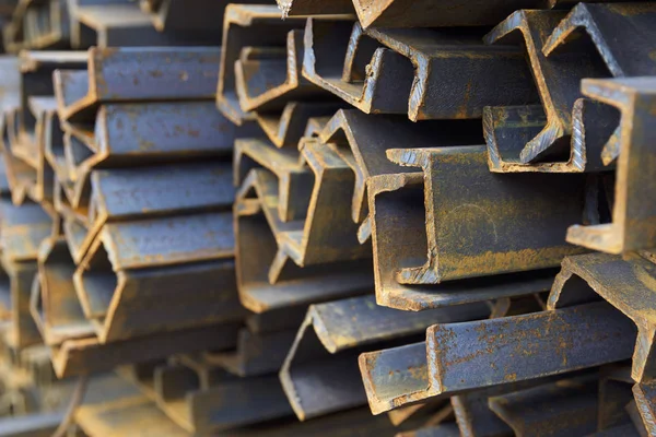 Metal profil kanal depodaki paketlerine metal ürünleri, Rusya Federasyonu