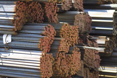 Metal ürünleri, Rusya depodaki paketleri meydanda metal profil