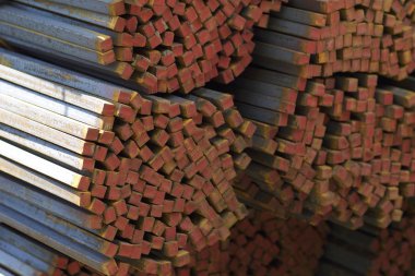 Metal ürünleri, Rusya depodaki paketleri meydanda metal profil