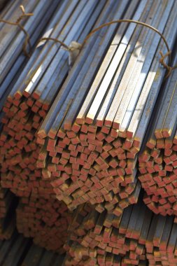 Metal ürünleri, Rusya depodaki paketleri meydanda metal profil