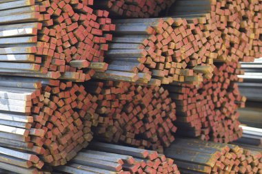 Metal ürünleri, Rusya depodaki paketleri meydanda metal profil