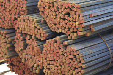 Metal ürünleri, Rusya depodaki paketleri meydanda metal profil