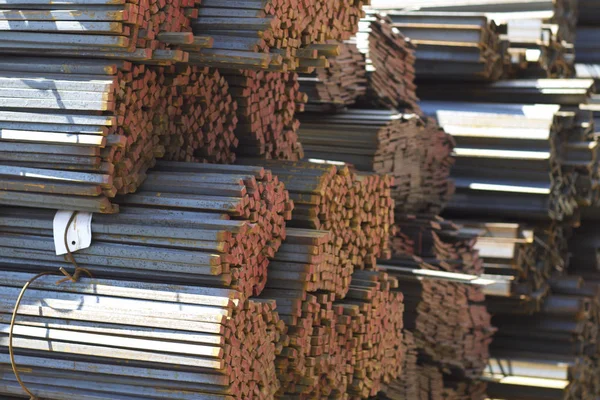 Metal ürünleri, Rusya depodaki paketleri meydanda metal profil