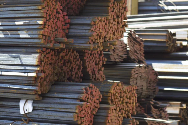 Metal ürünleri, Rusya depodaki paketleri meydanda metal profil