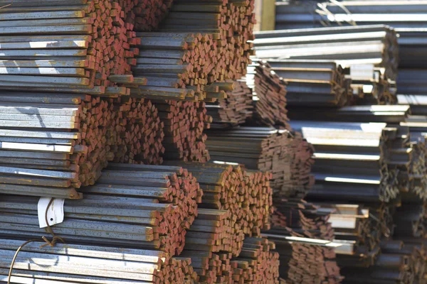 Metal ürünleri, Rusya depodaki paketleri meydanda metal profil