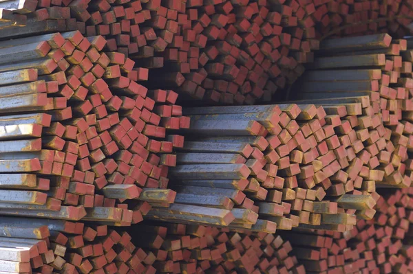 Metal ürünleri, Rusya depodaki paketleri meydanda metal profil