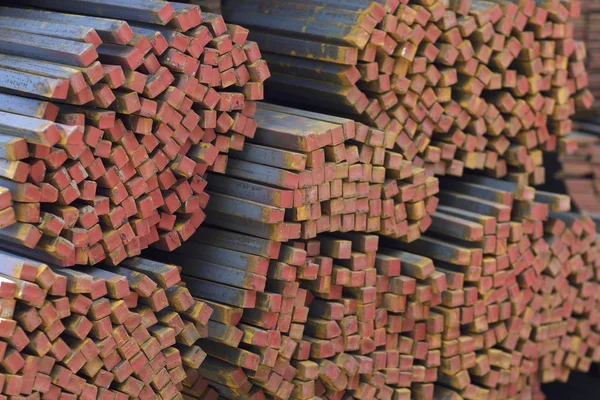 Metal ürünleri, Rusya depodaki paketleri meydanda metal profil