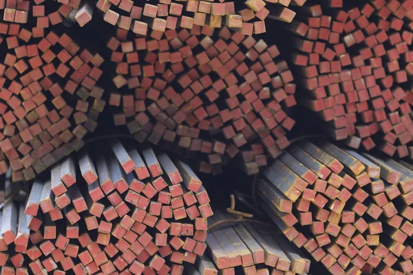 Metal ürünleri, Rusya depodaki paketleri meydanda metal profil