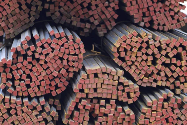 Metal ürünleri, Rusya depodaki paketleri meydanda metal profil