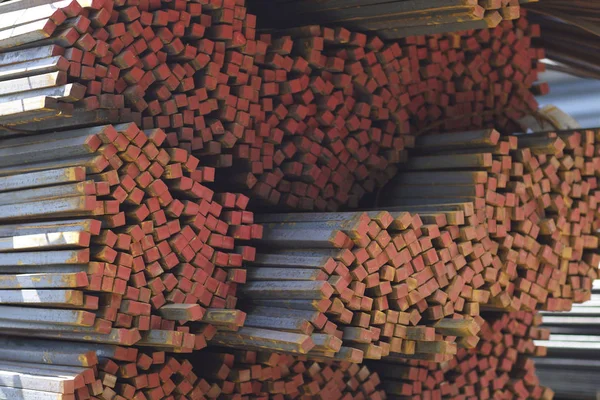 Metal ürünleri, Rusya depodaki paketleri meydanda metal profil