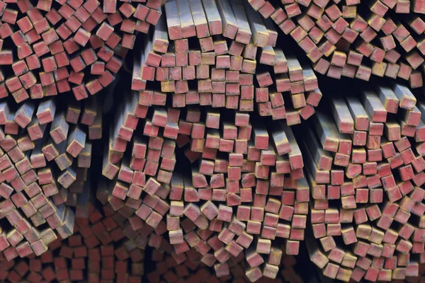 Metal ürünleri, Rusya depodaki paketleri meydanda metal profil