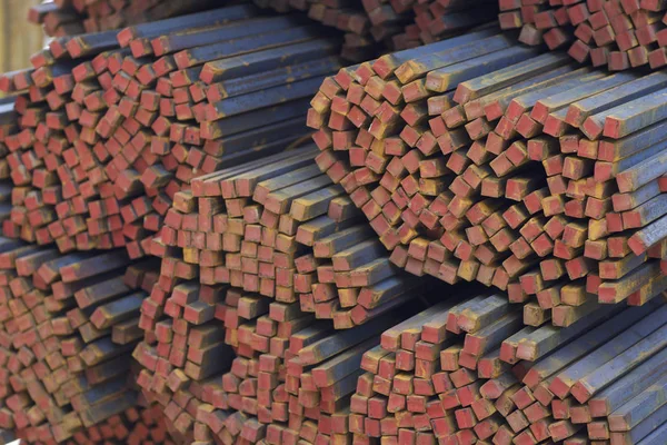 Metal ürünleri, Rusya depodaki paketleri meydanda metal profil