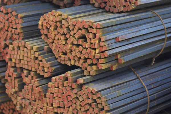 Metal ürünleri, Rusya depodaki paketleri meydanda metal profil